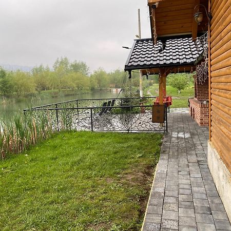 Moonlake Chalet Gainesti Extérieur photo