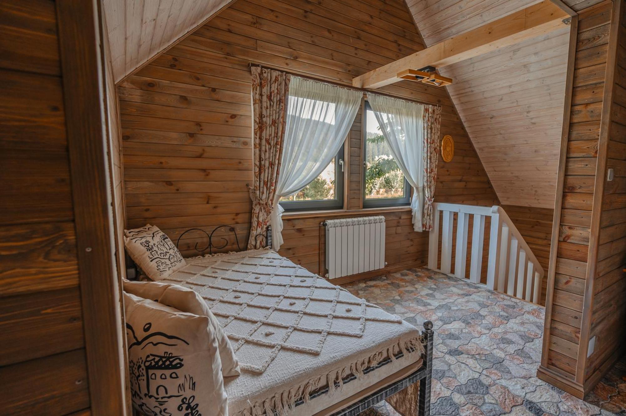 Moonlake Chalet Gainesti Extérieur photo